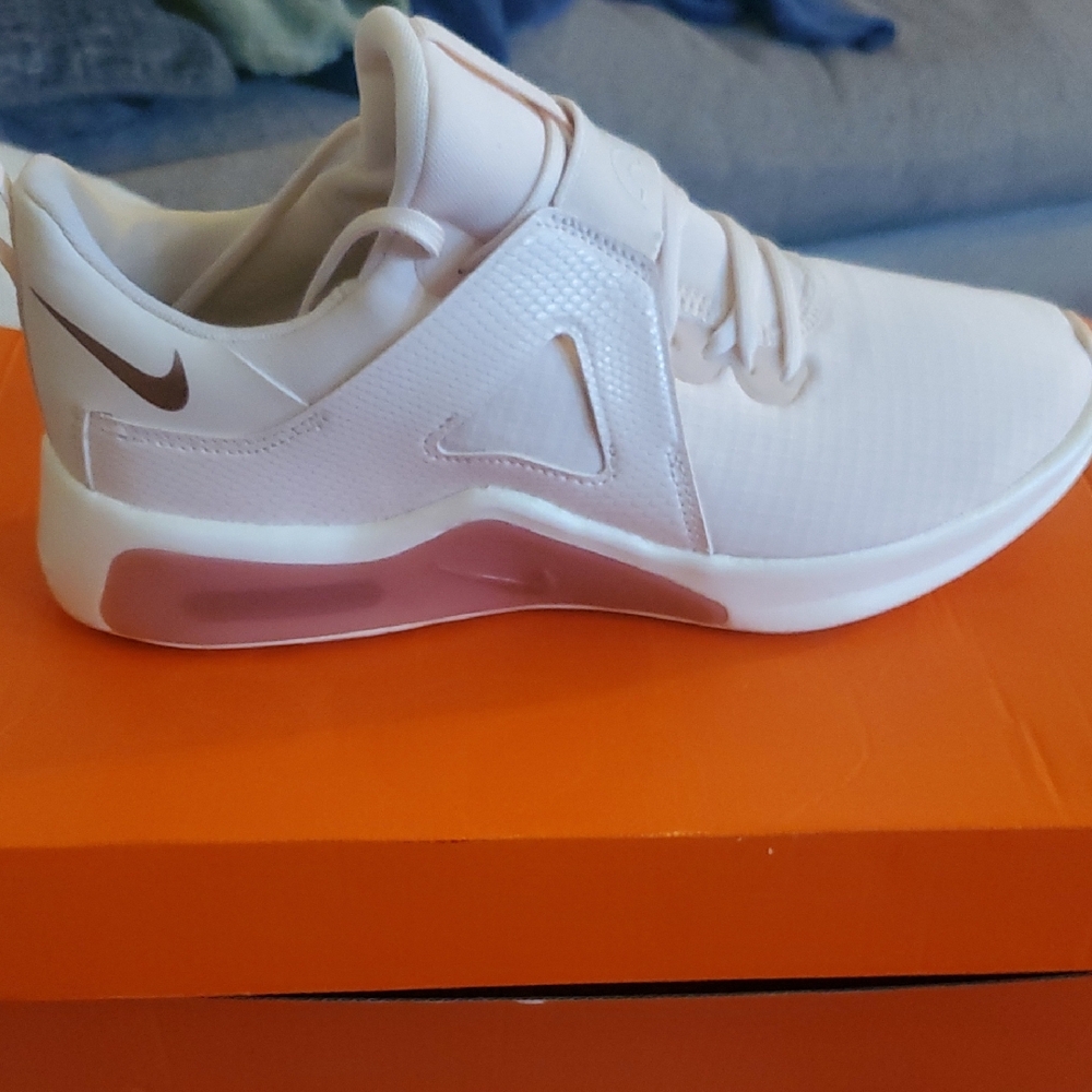 Nike Womens Air Max Bella TR 5